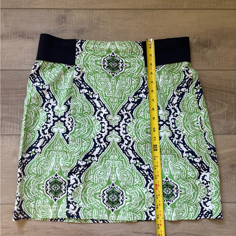 J McLaughlin Green and Navy Medallion Patterned Skirt Size 10 - Picture 3 of 5